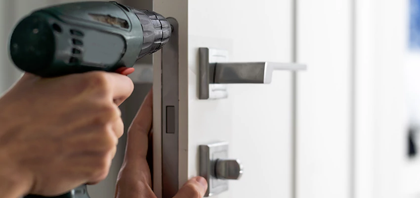 Locksmith For Lock Replacement Near Me in La Crescenta-Montrose, CA