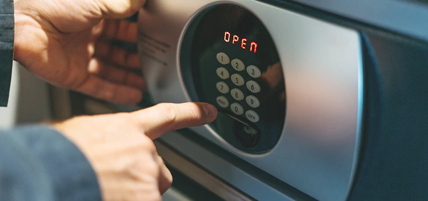 Cash Safe Openers in La Crescenta-Montrose, California