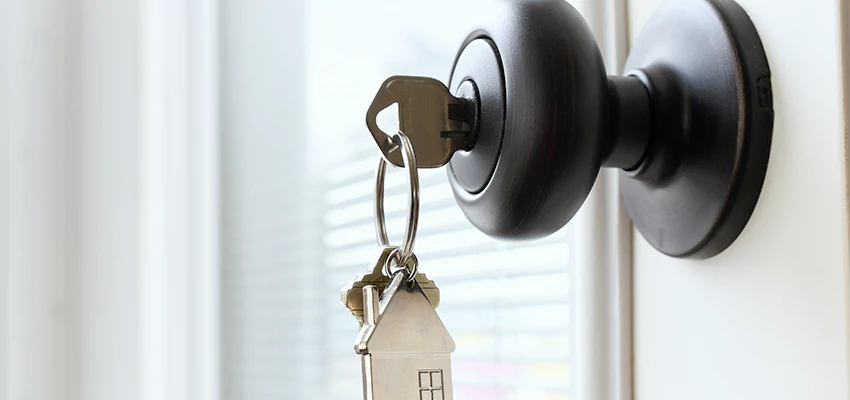 Bifold Door Knob Replacement in La Crescenta-Montrose, California